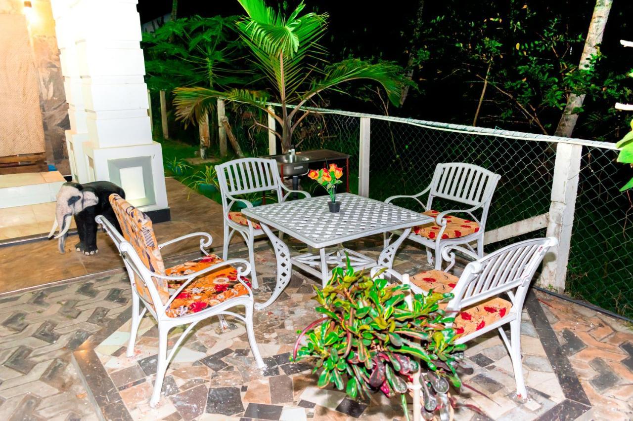 Hotel House Of Richness Negombo Esterno foto