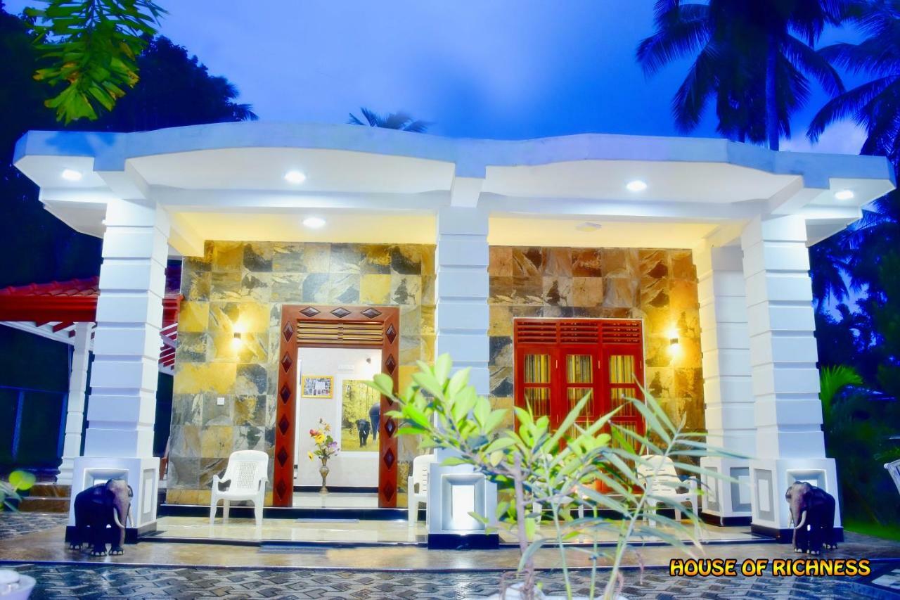 Hotel House Of Richness Negombo Esterno foto