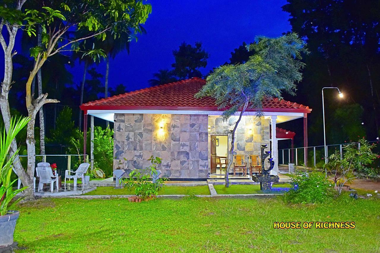 Hotel House Of Richness Negombo Esterno foto