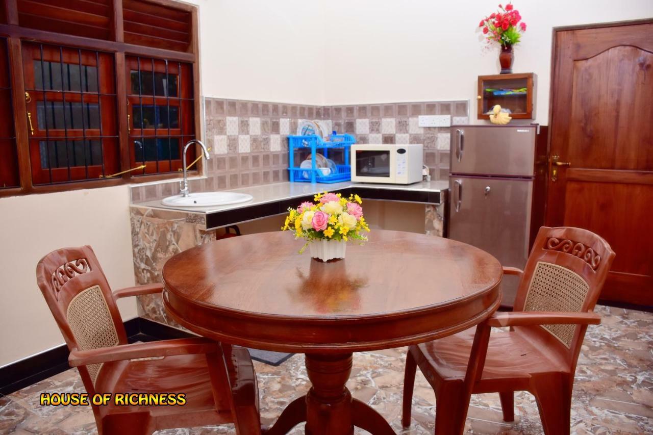 Hotel House Of Richness Negombo Esterno foto