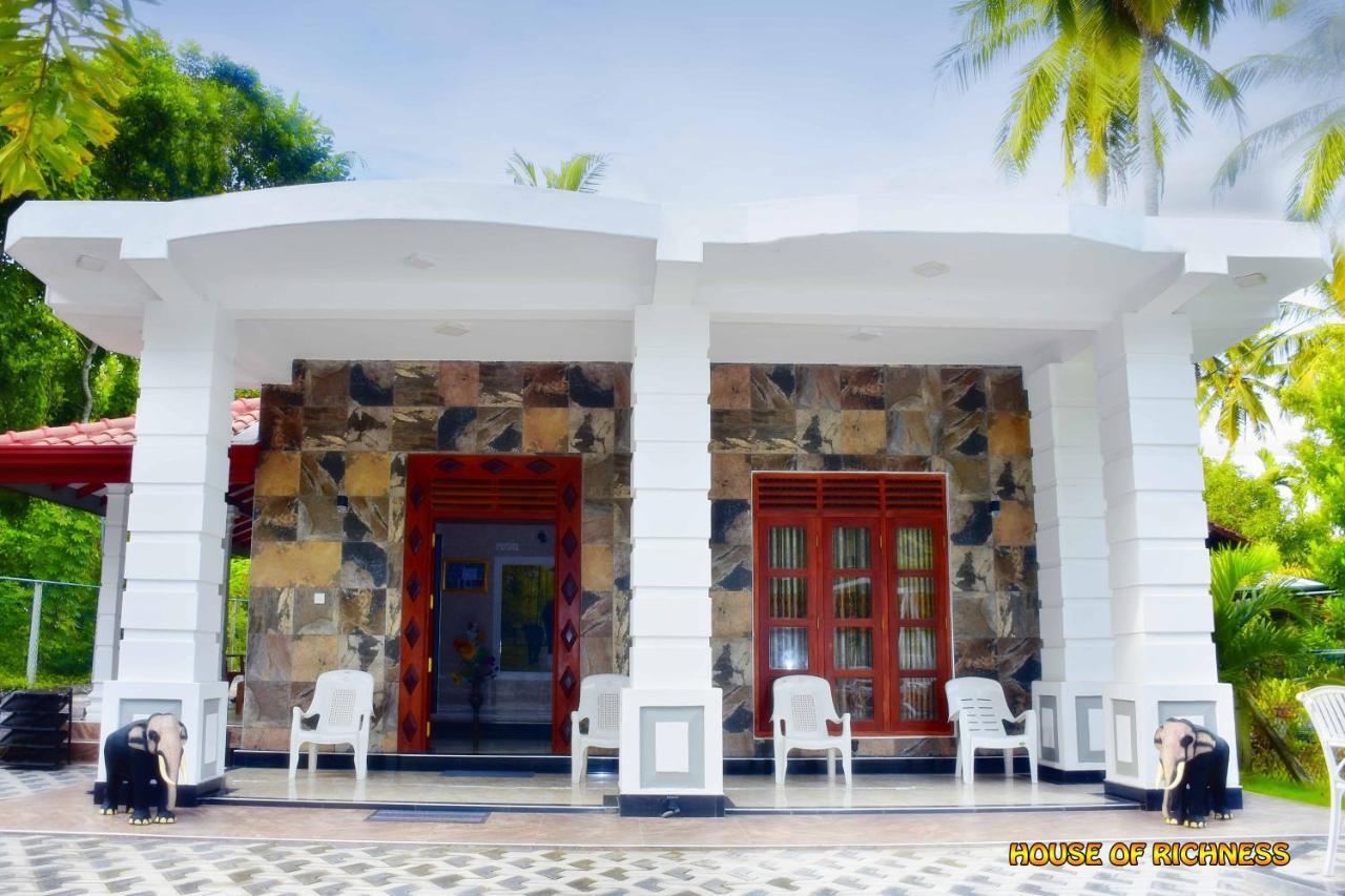Hotel House Of Richness Negombo Esterno foto